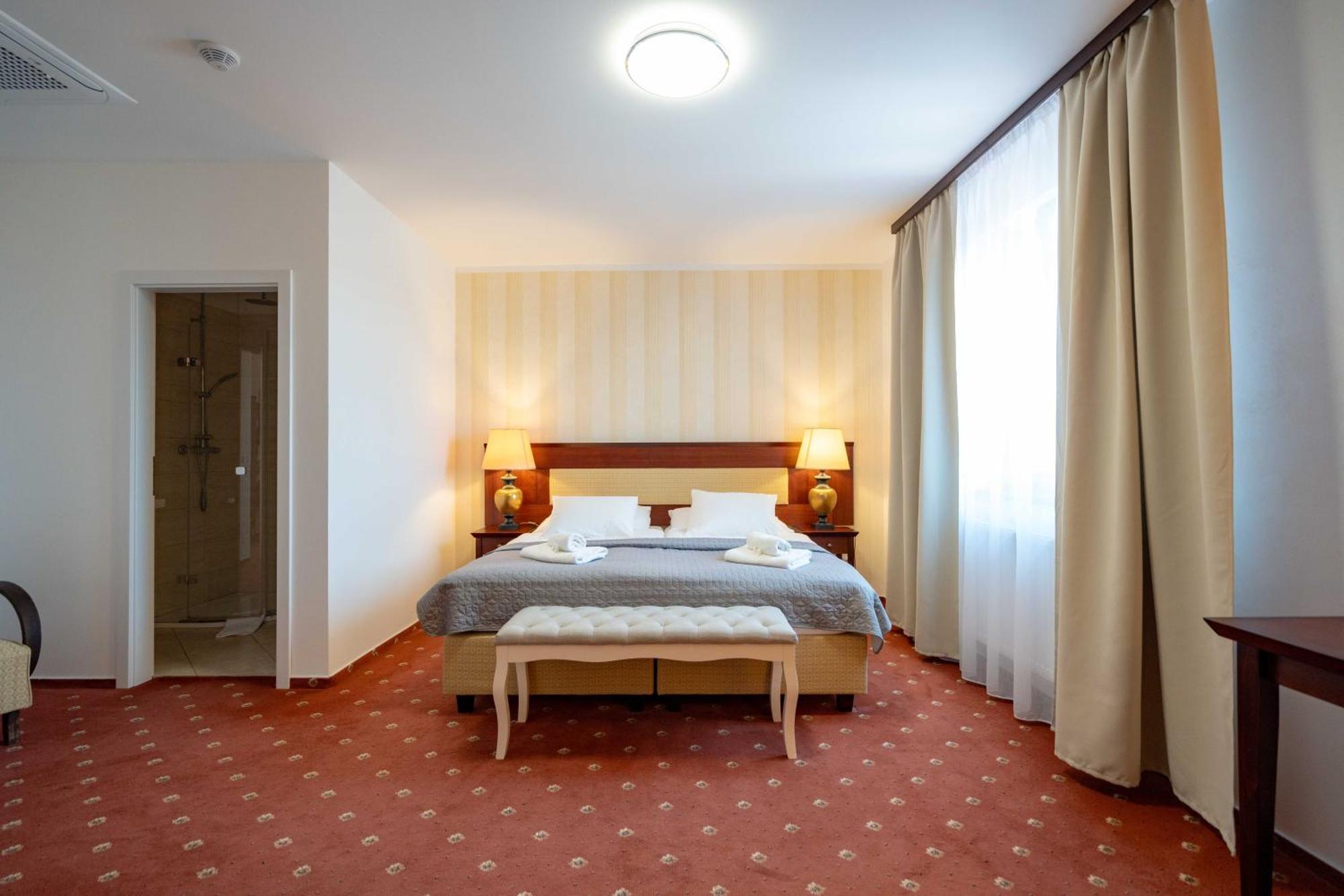 Hotel Volf Přeštice Dış mekan fotoğraf