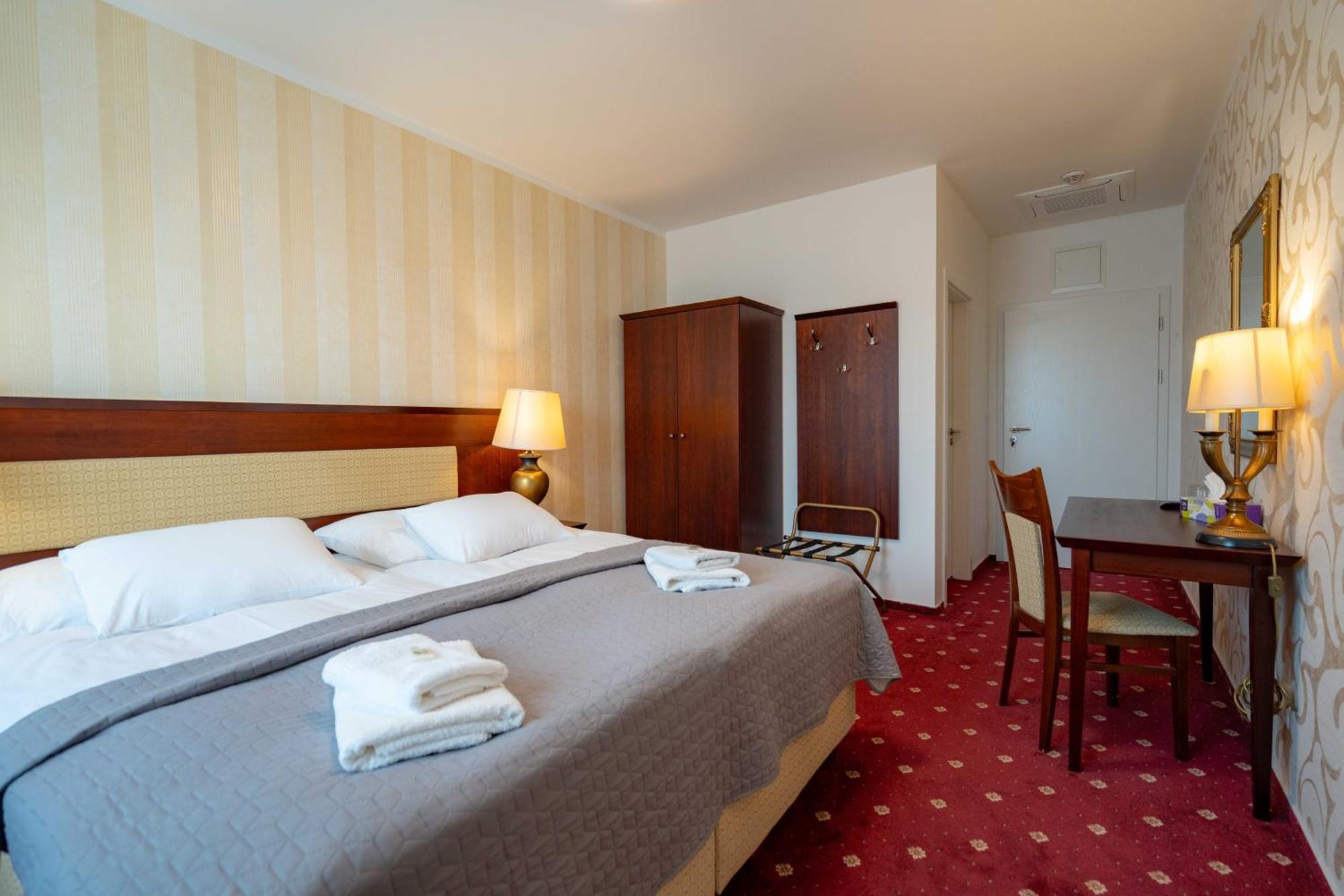 Hotel Volf Přeštice Dış mekan fotoğraf