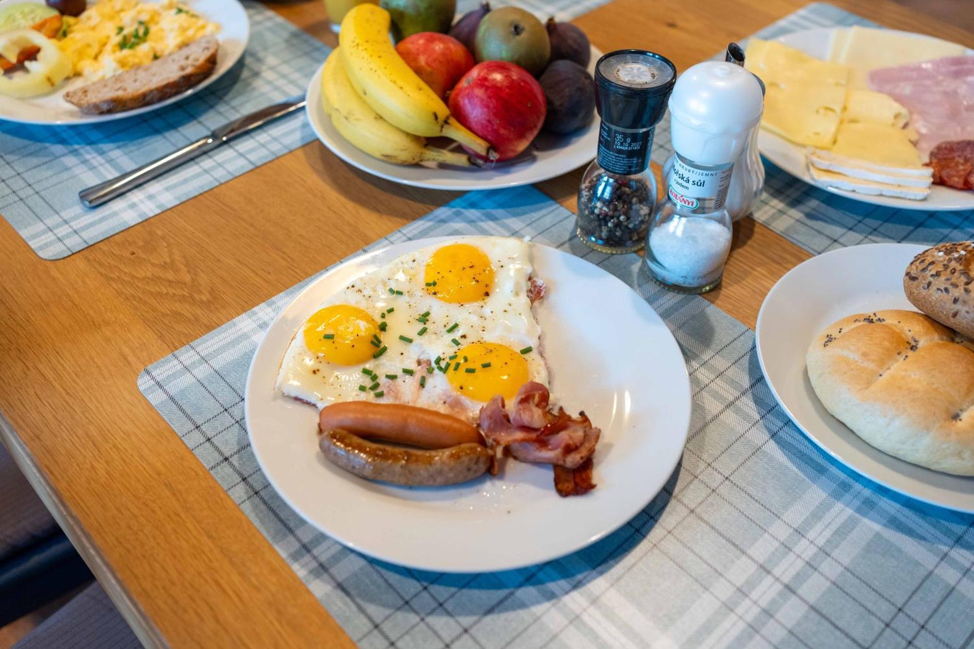 Hotel Volf Přeštice Dış mekan fotoğraf