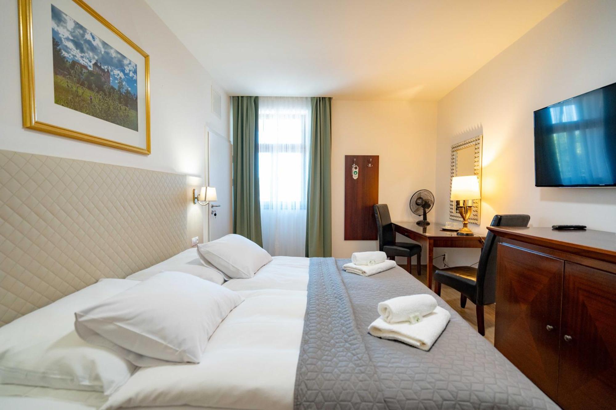 Hotel Volf Přeštice Dış mekan fotoğraf