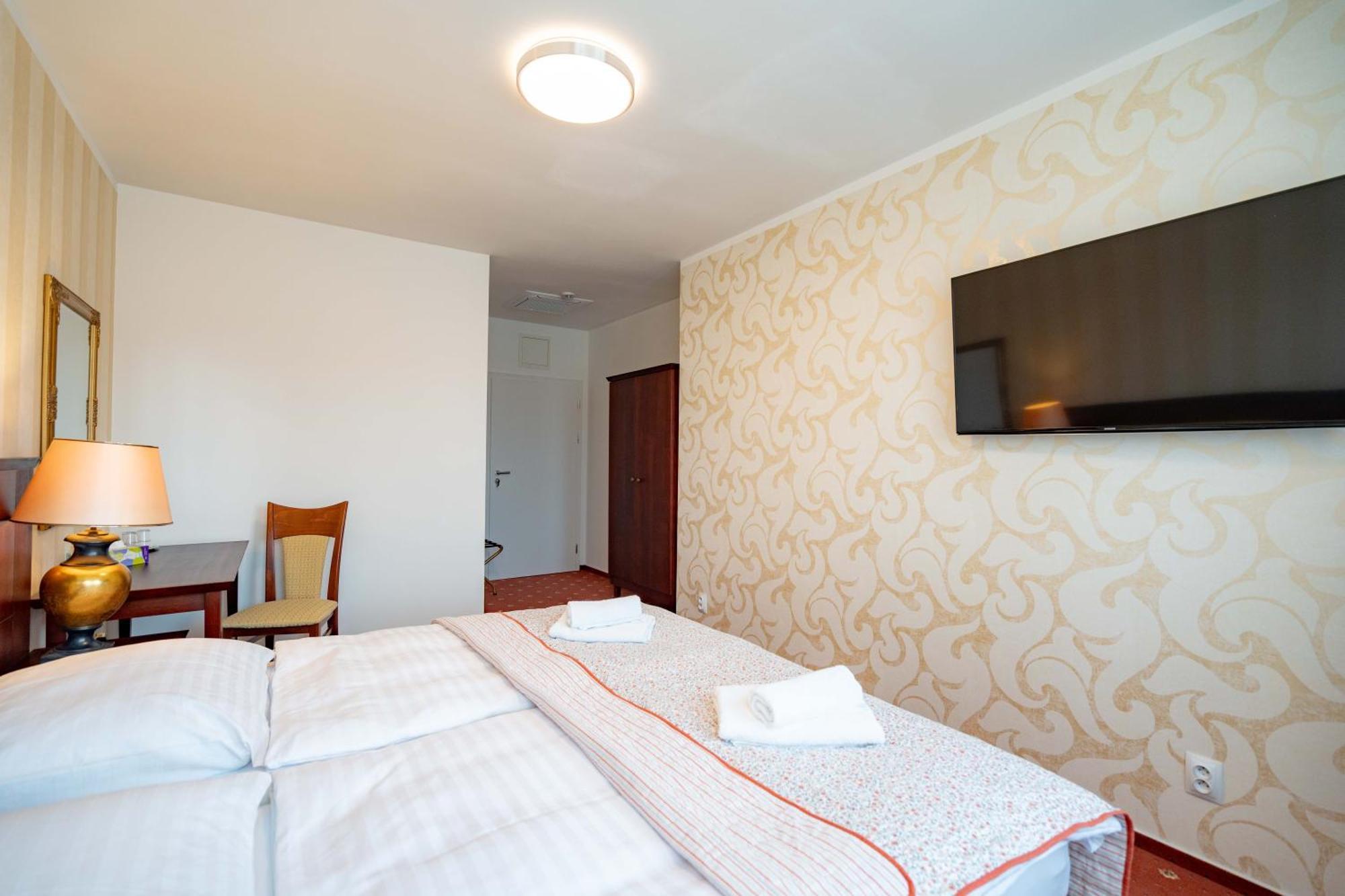 Hotel Volf Přeštice Dış mekan fotoğraf