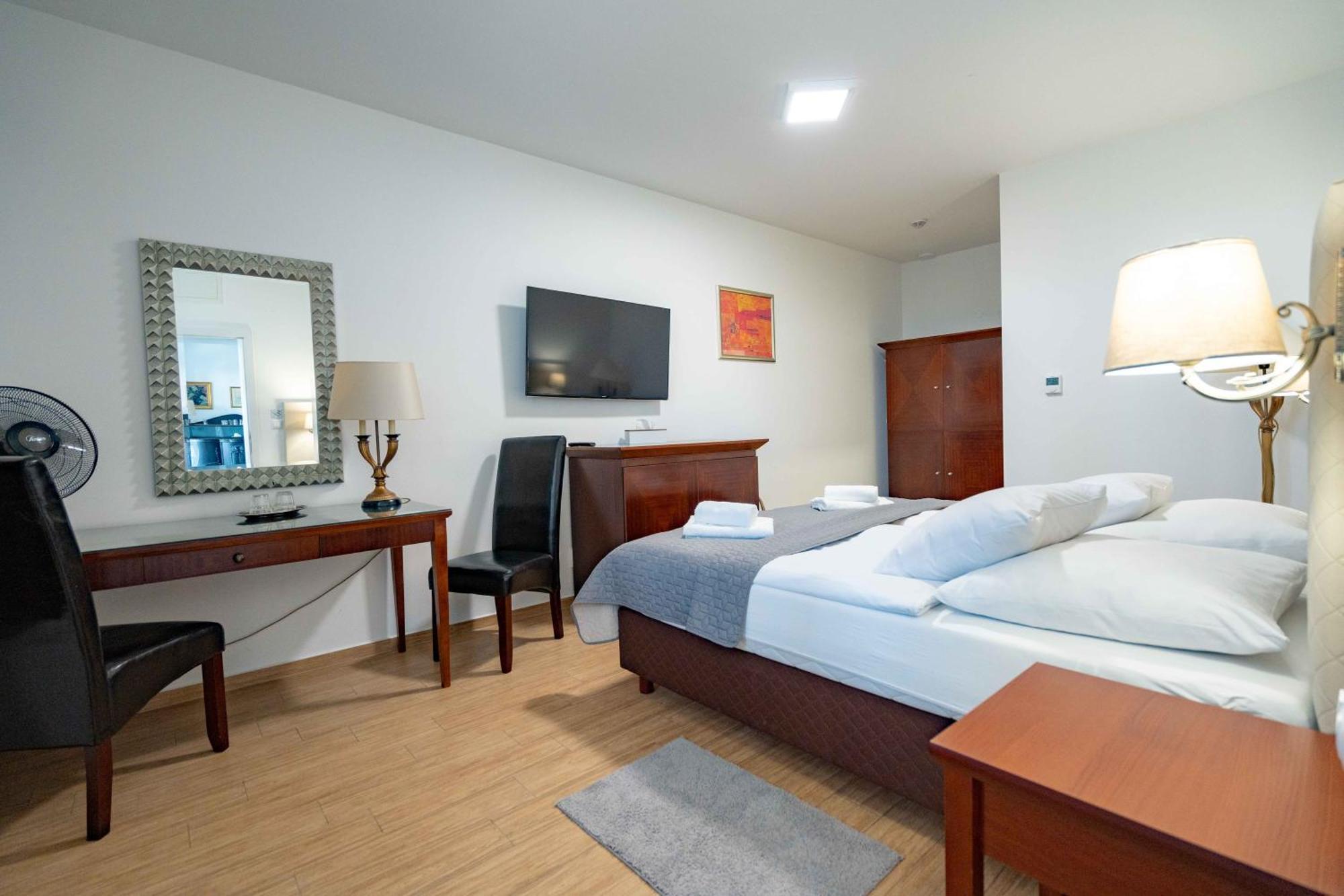 Hotel Volf Přeštice Dış mekan fotoğraf