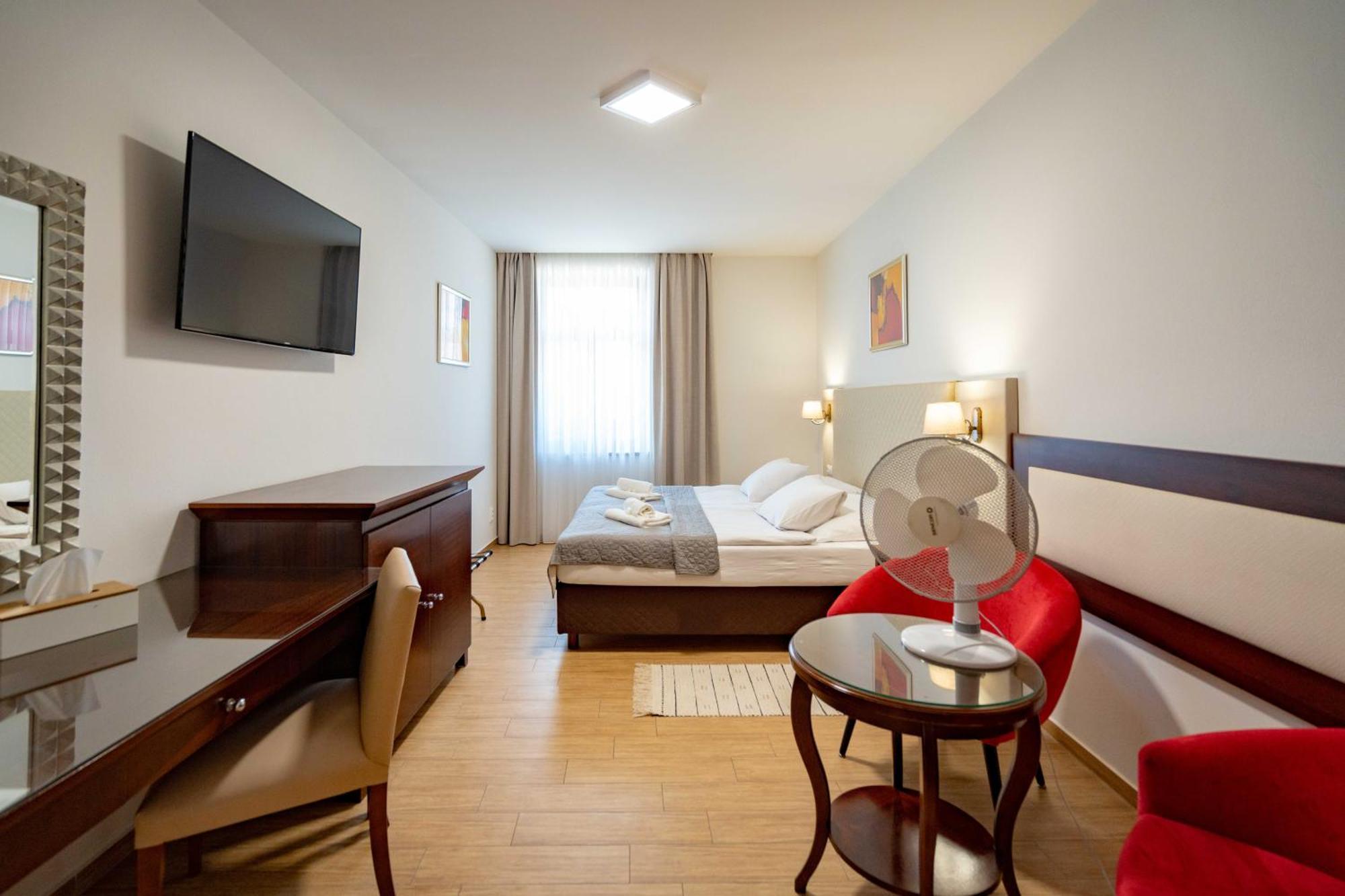 Hotel Volf Přeštice Dış mekan fotoğraf