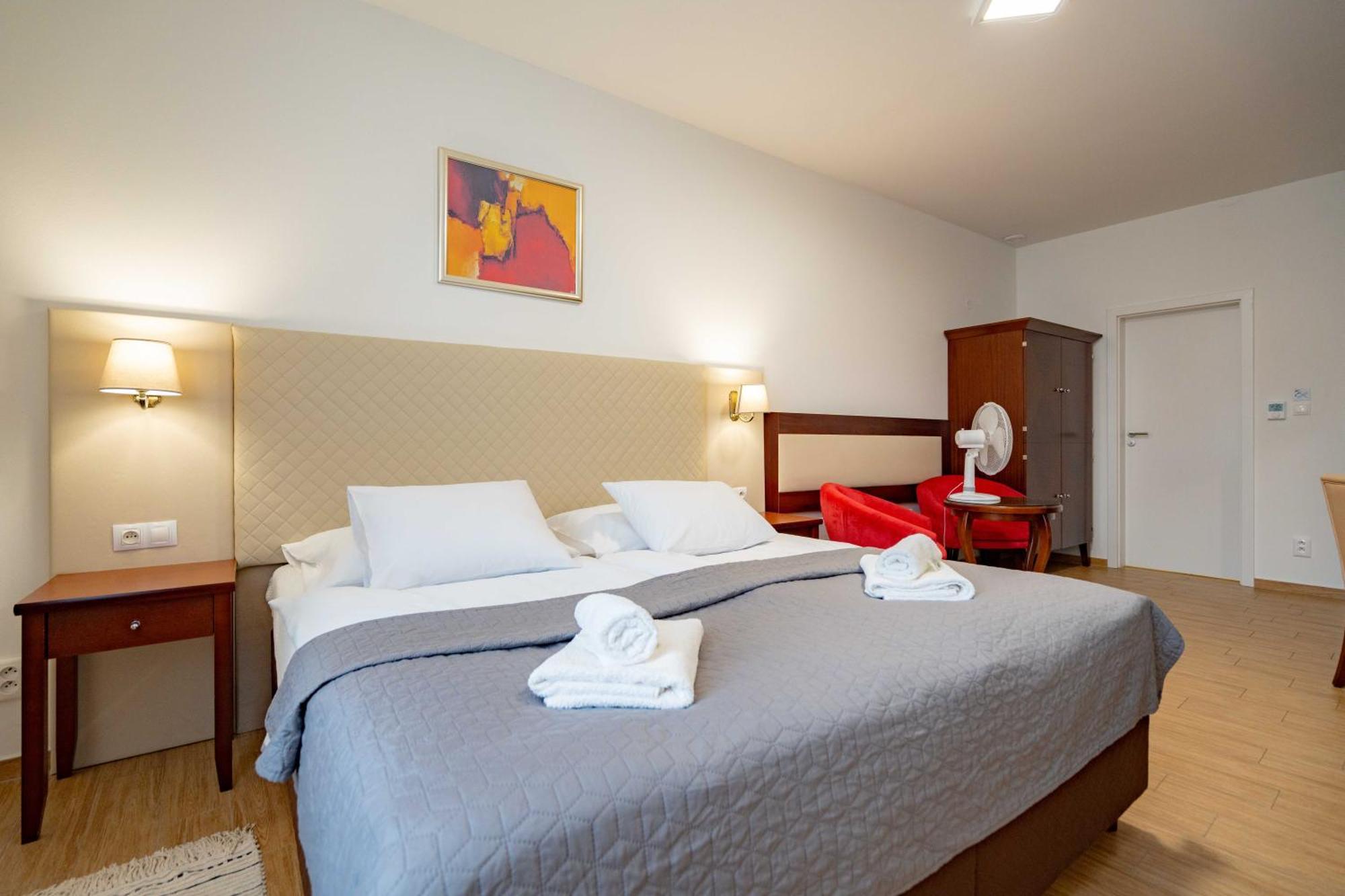 Hotel Volf Přeštice Dış mekan fotoğraf